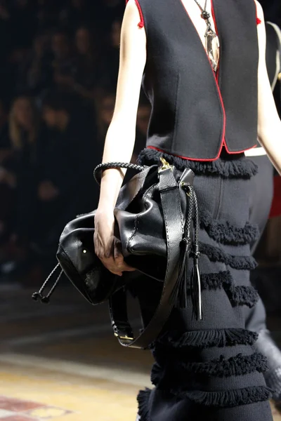 Look 14
